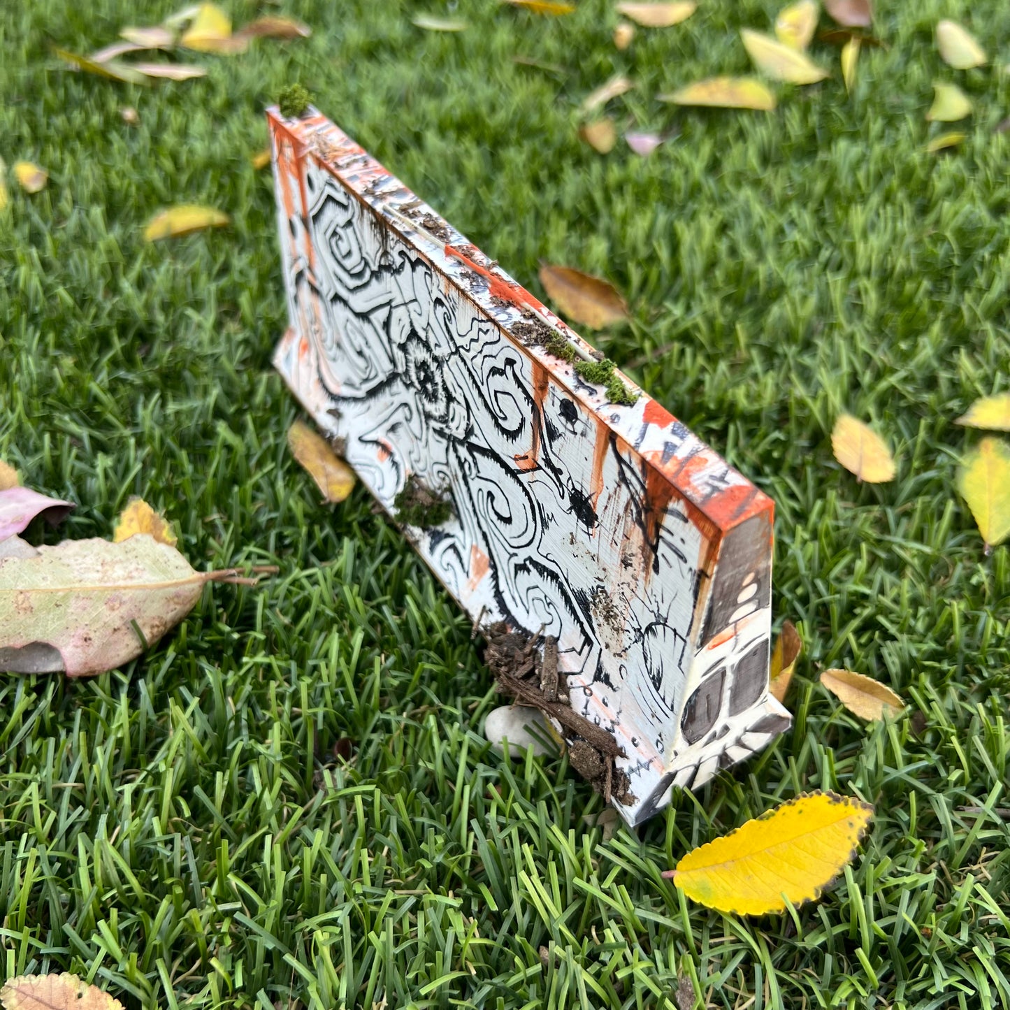 Custom Eye Skull &  Aliens Weathered Graffiti Barrier