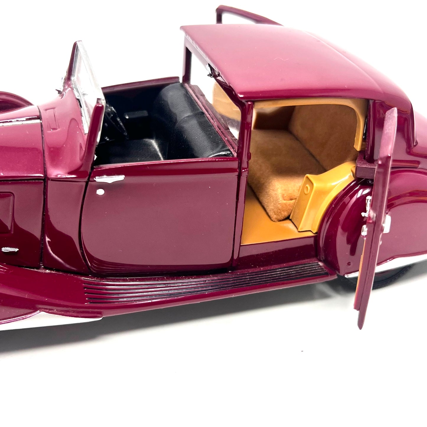 Danbury Mint 1938 Rolls Royce Phantom III Garnet 1:24 Scale