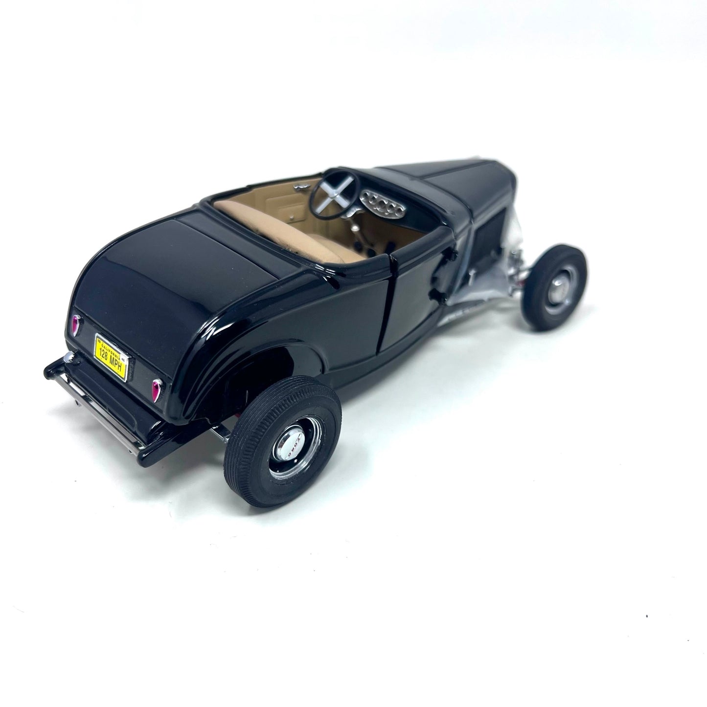 Danbury Mint 1/24 Scale Black 1932 Ford Deuce Highboy