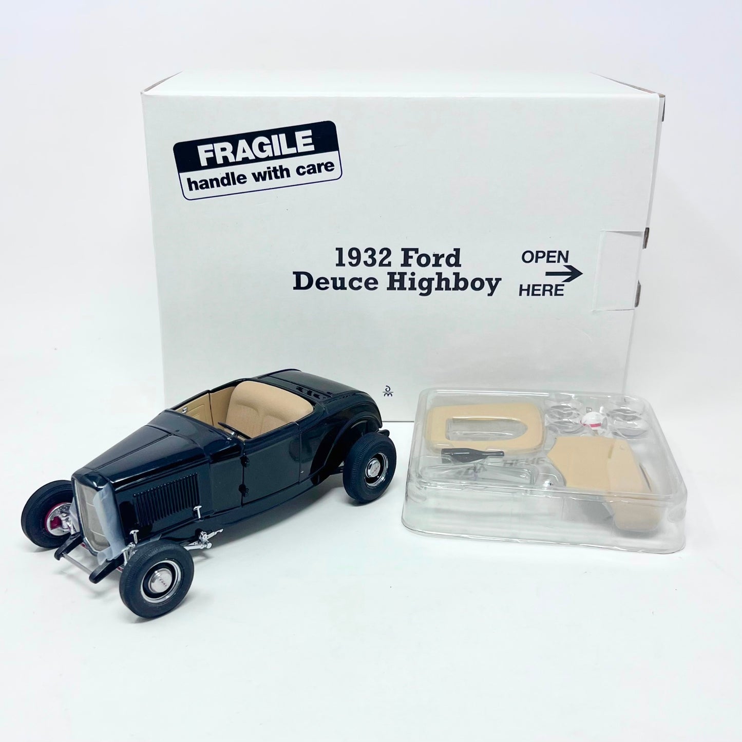 Danbury Mint 1/24 Scale Black 1932 Ford Deuce Highboy